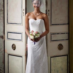 Sweetheart strapless lace wedding gown